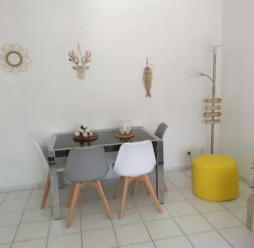 Joli Avec Piscine Apartmán