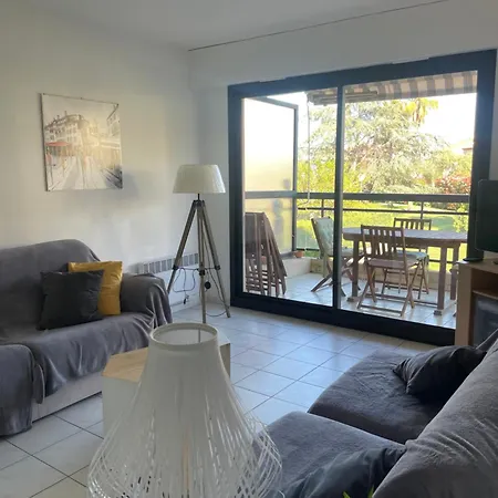 Joli Avec Piscine Appartement *